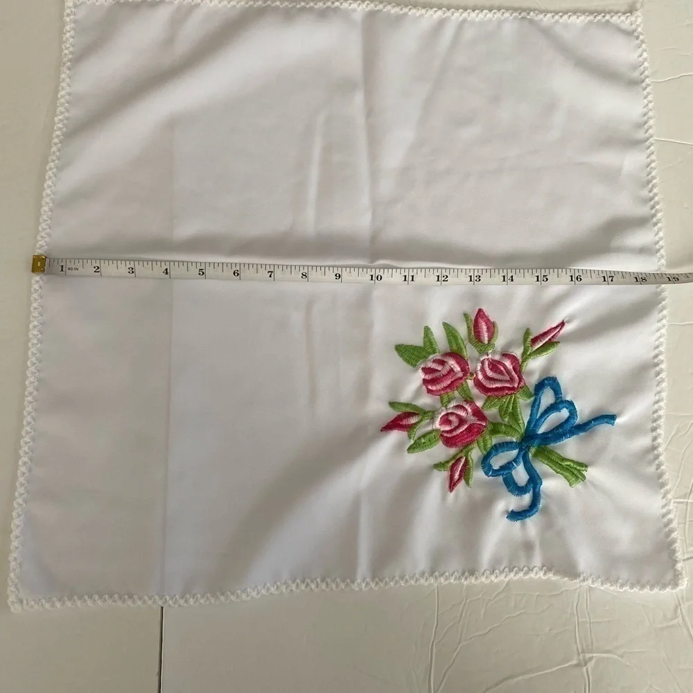 Hand embroidery 🪡 🧵 to wrap tortillas